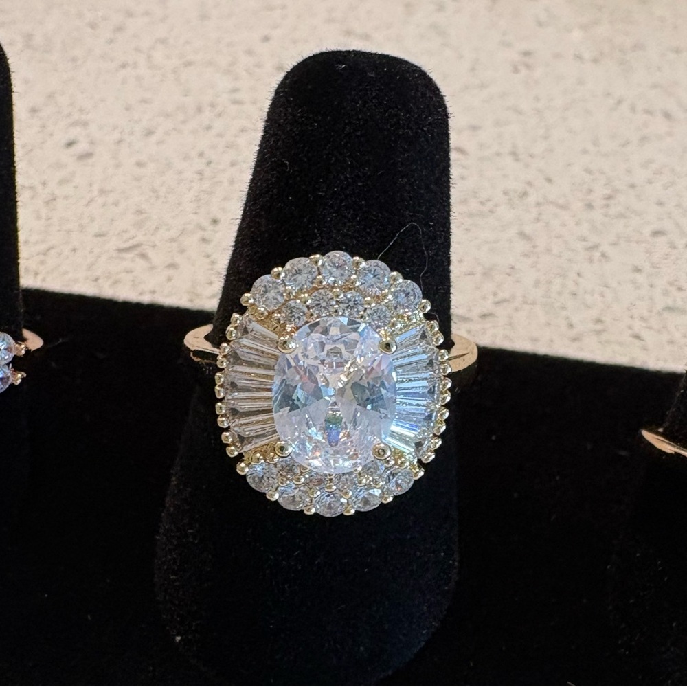 💎 Yellow gold tone ring - Picture 1 of 4